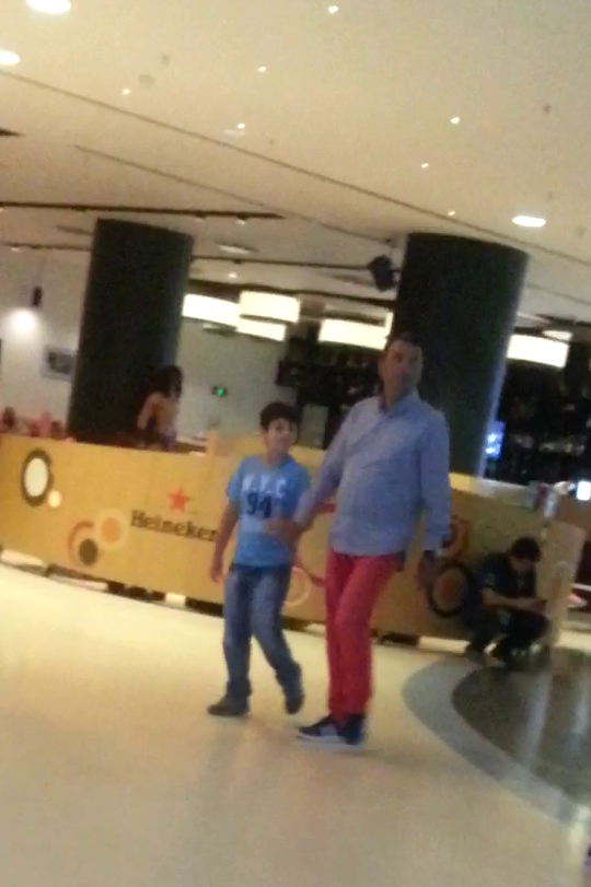 Ori de cate ori are timp liber, Lucian isi duce fiul la cinema