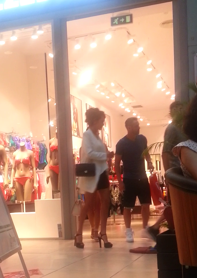 Cristi Pulhac isi urmeaza prietena intr-un nou magazin