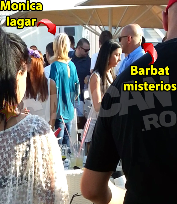 Monica Iagar s-a distrat intr-un club pe plaja, alaturi de un barbat misterios