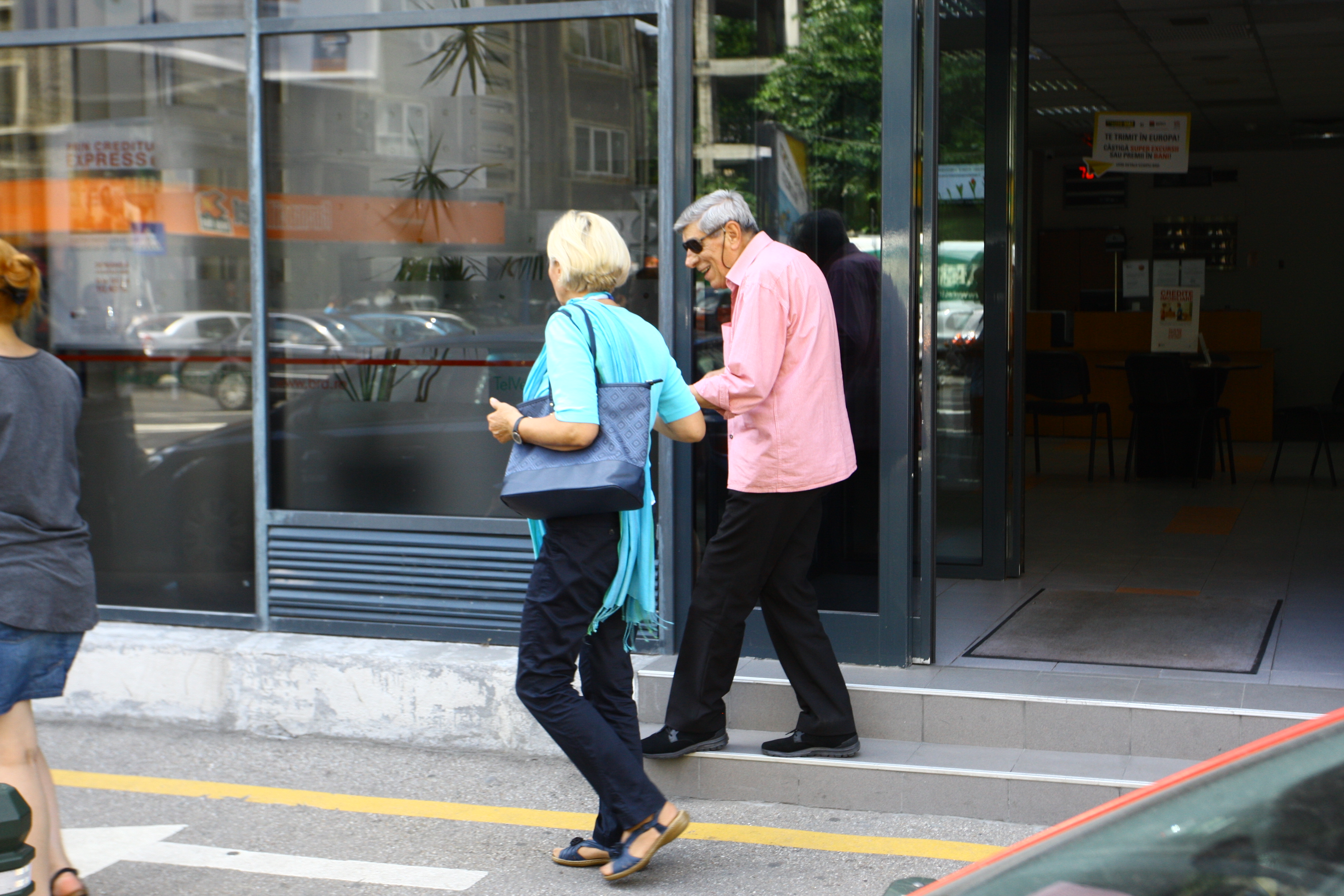 Mitica Popescu este ajutat de Constanta Economu oriunde are nevoie