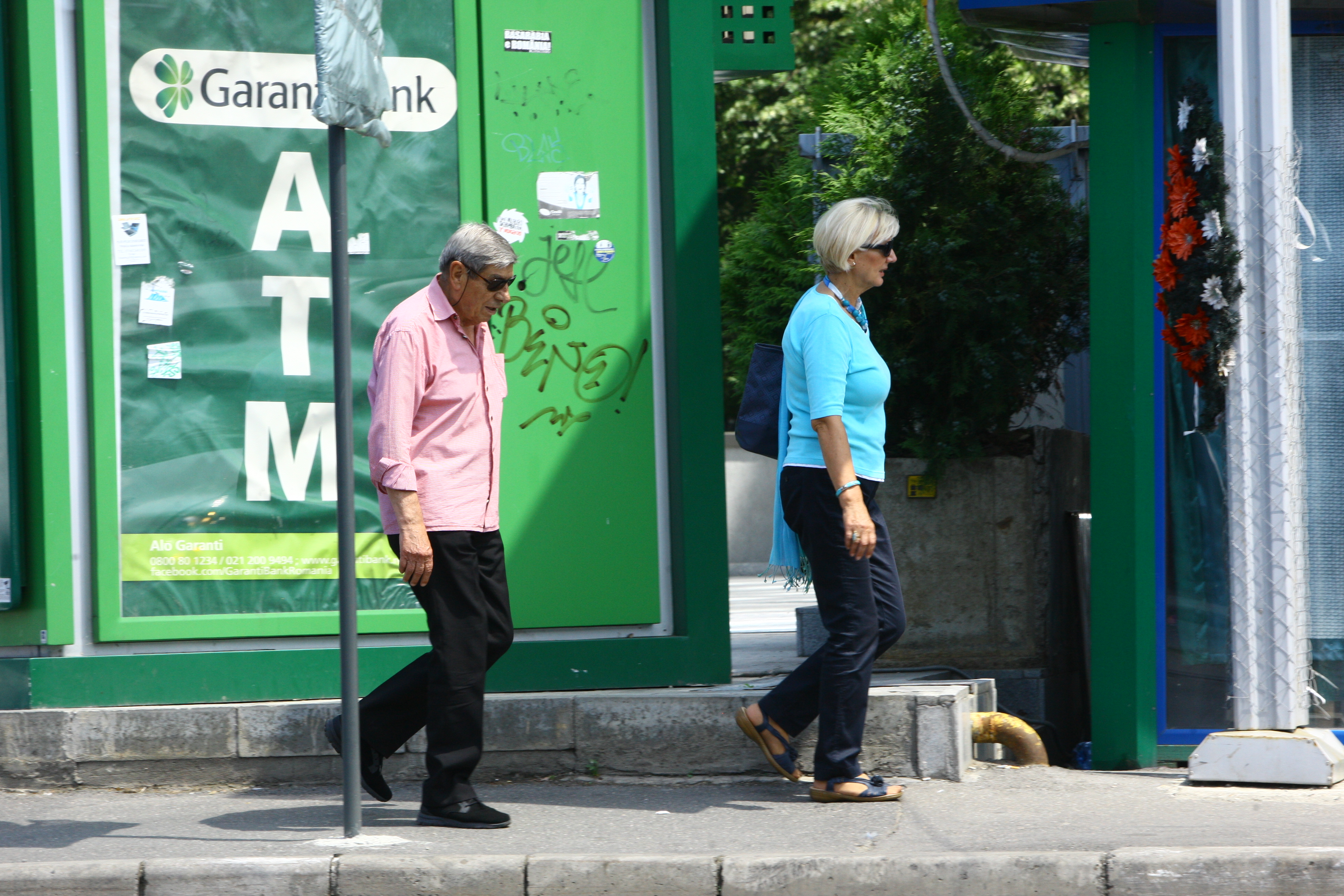 Cei doi au intrat in Casa de Pensii, pe rand