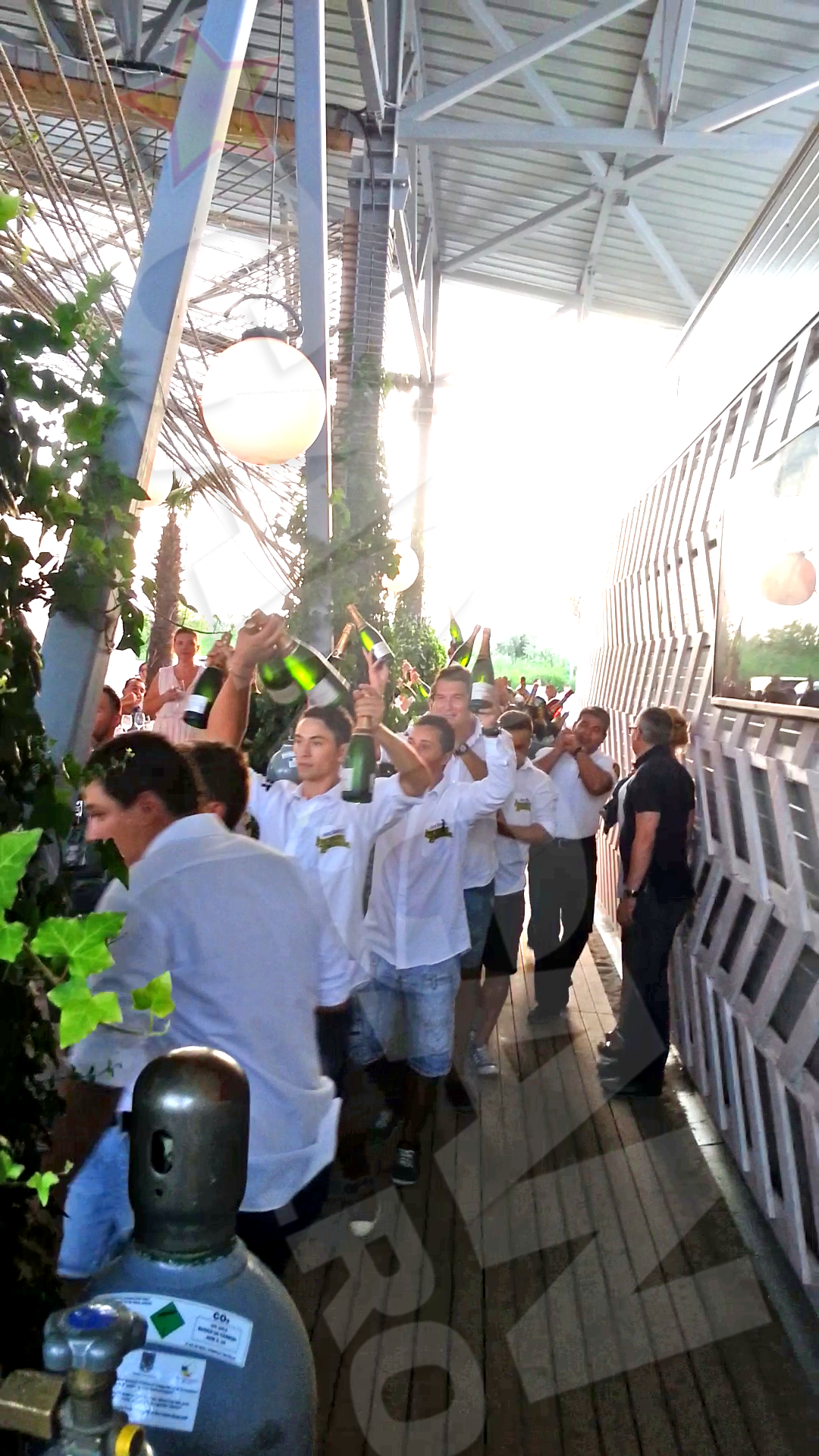 Misteriosii asiatici au spart aproximativ 10.000 de euro numai pe bautura