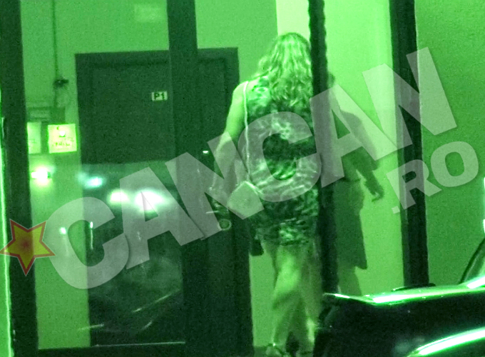 Fetele intra in bloc