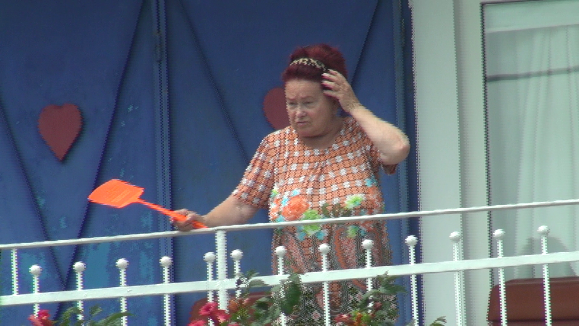 Nemachiata si nearanjata, actrita este de nerecunoscut