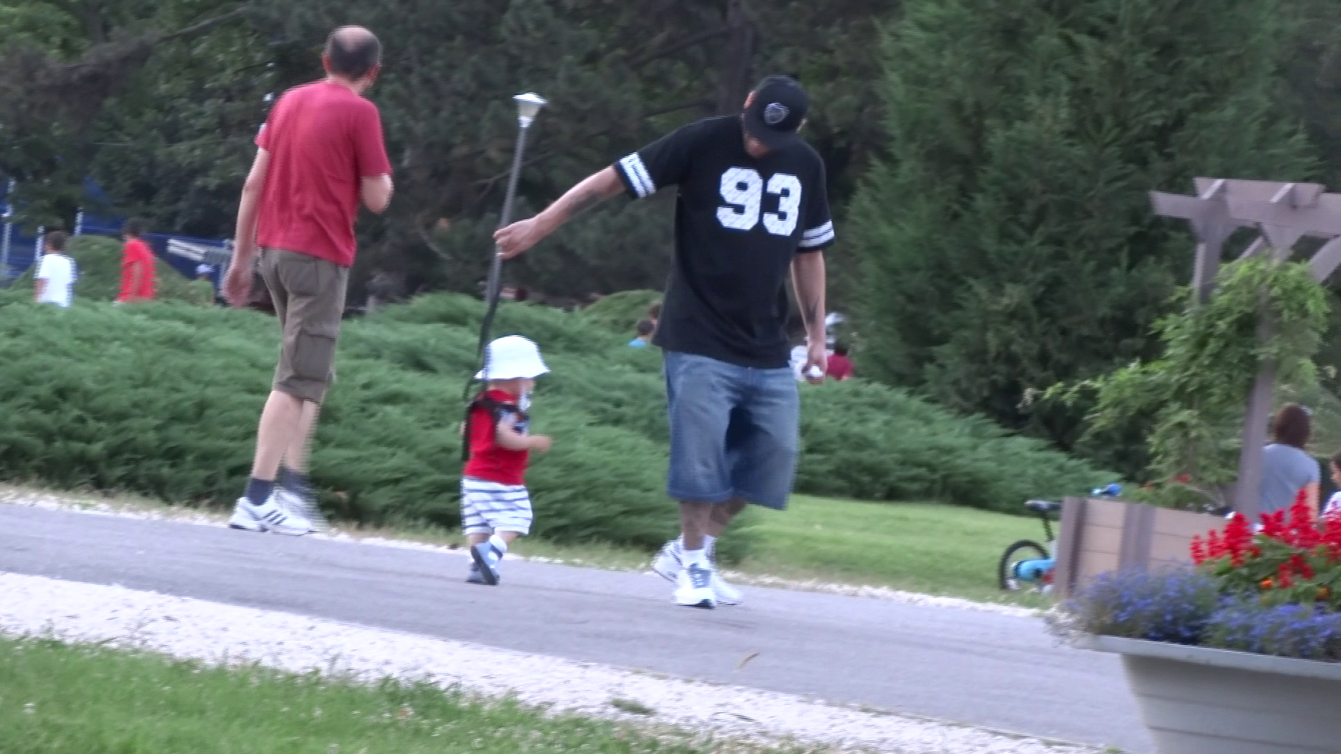 Rapper-ul a fost fotografiat in ipostaze emotionante alaturi de baietelul sau