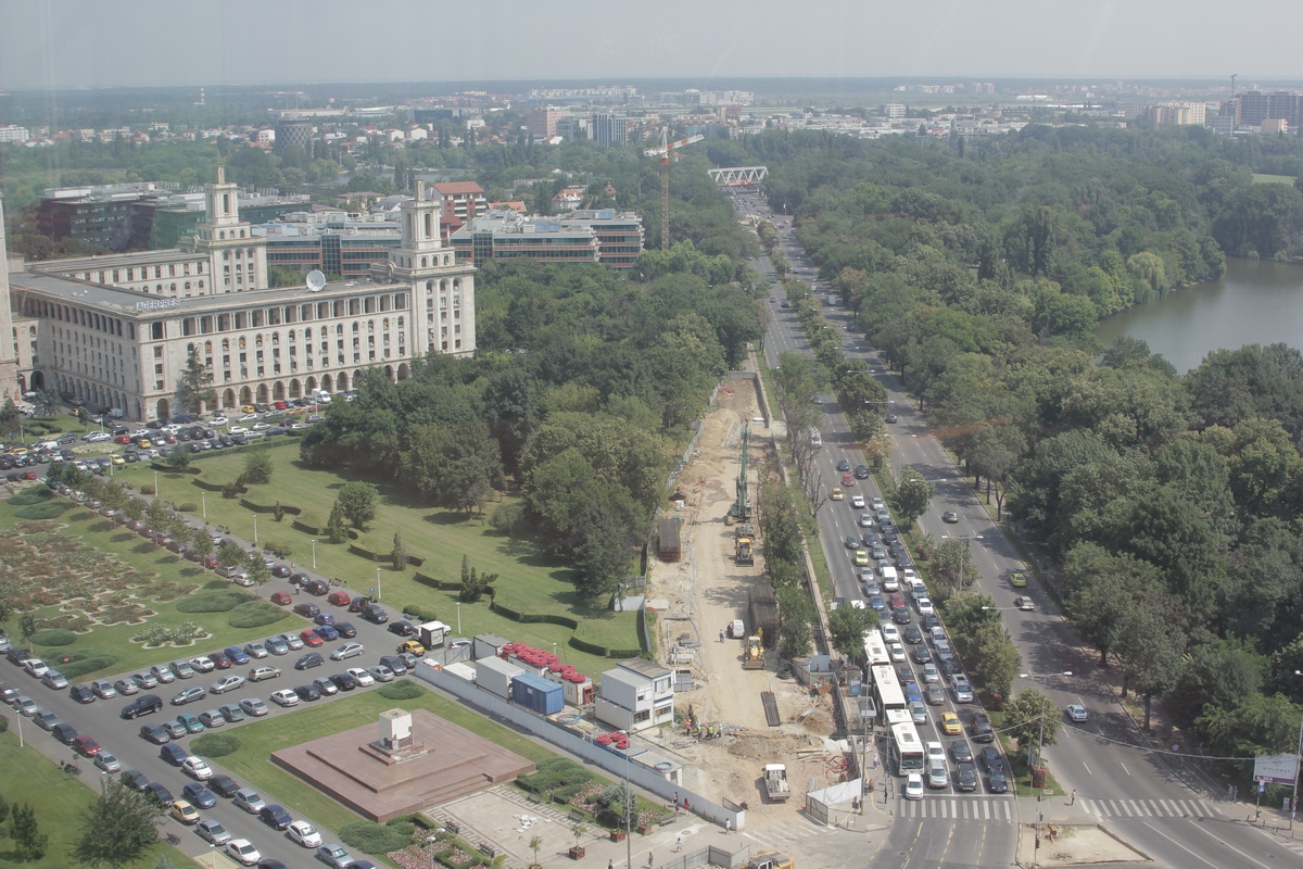 Pasajul porneste de langa Fantana Miorita