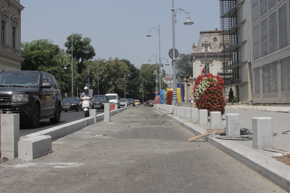 Pistele de biciclete de pe Calea Victoriei vor face deliciul amatorilor plimbarilor pe doua roti