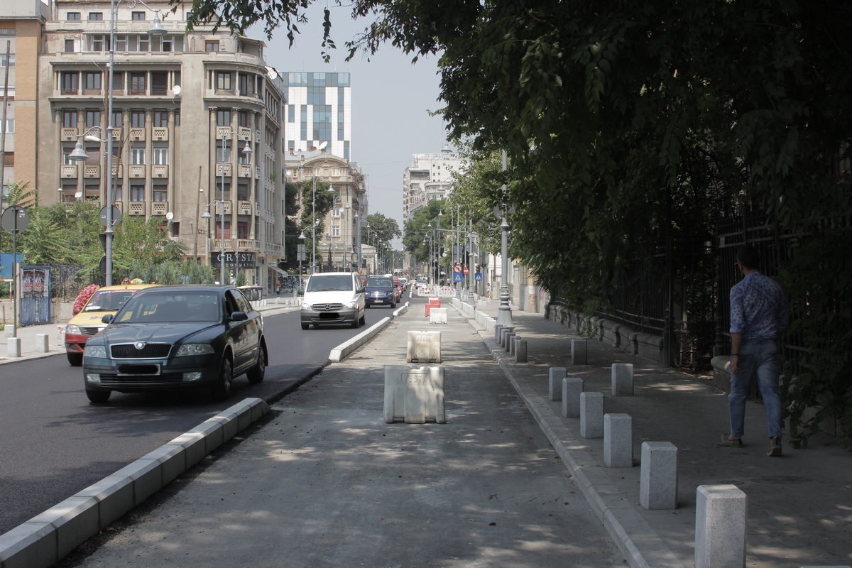 Pistele de biciclete tin de la Guvern pana la Dambovita