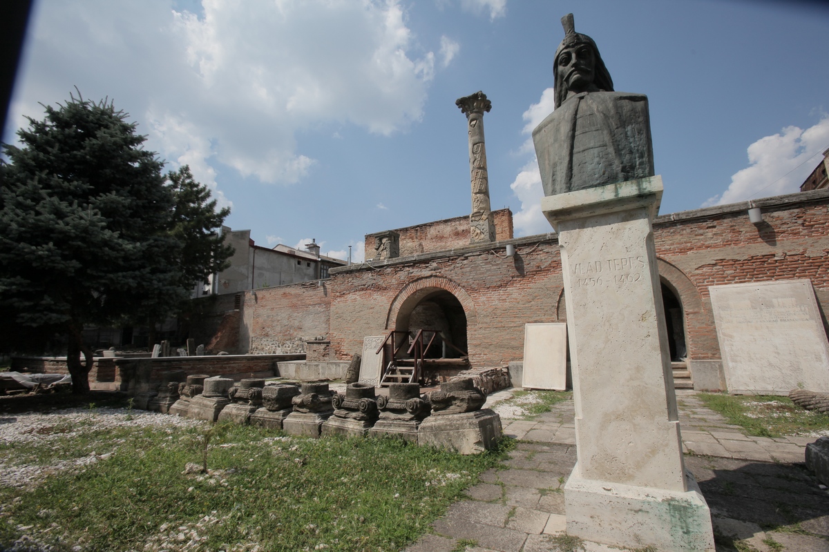 Curtea Veche este una dintre cele mai vechi cladiri din Capitala, iar aici s-a facut prima mentionare a orasului Bucuresti