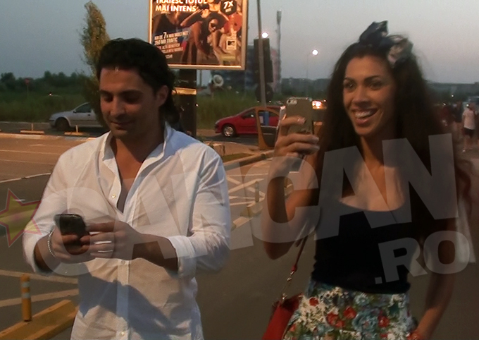 Cei doi au zambit incontinuu si pareau extrem de fericiti