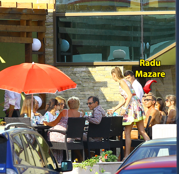 Cand langa el a aparut o frumoasa blonda, primarul Constantei s-a rupt din gandurile lui pentru cateva clipe