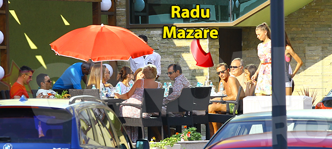 Radu Mazare a luat masa cu cativa prieteni, dar parea cufundat in propriile ganduri
