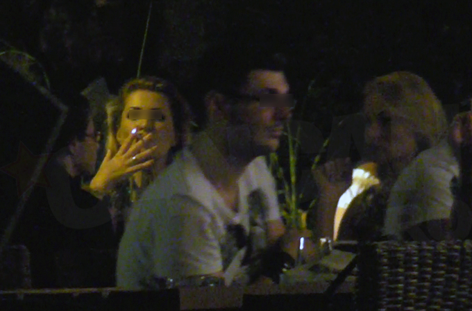 Si prietenele Valentinei fumeaza, asa ca nu a parut ca viciul blondei sa le deranjeze in vreun fel