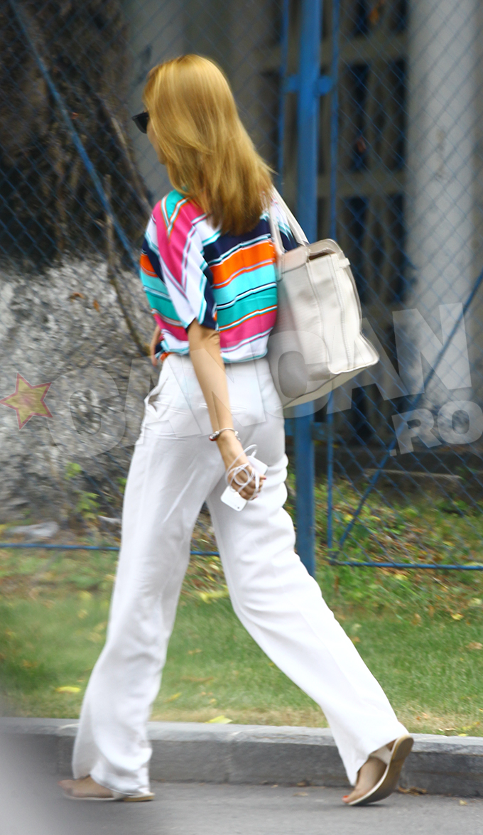 Prezentatoarea TV arata demential si din fata, dar mai ales din spate