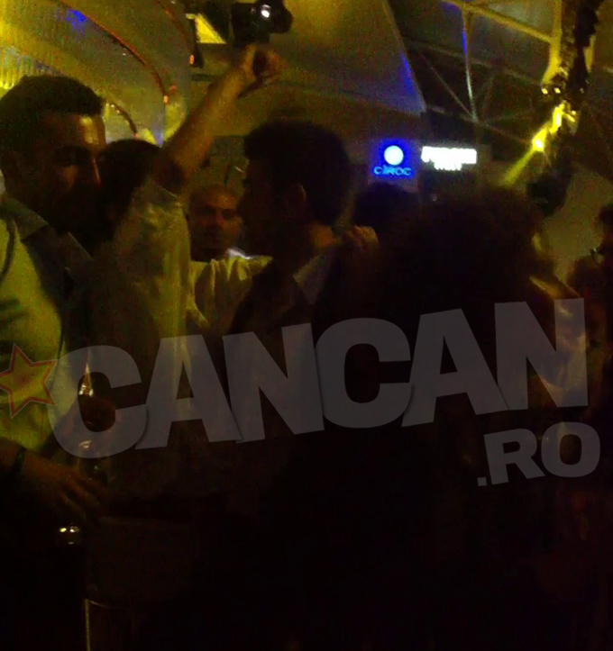 Acesta a dansat foarte apropiat de bruneta