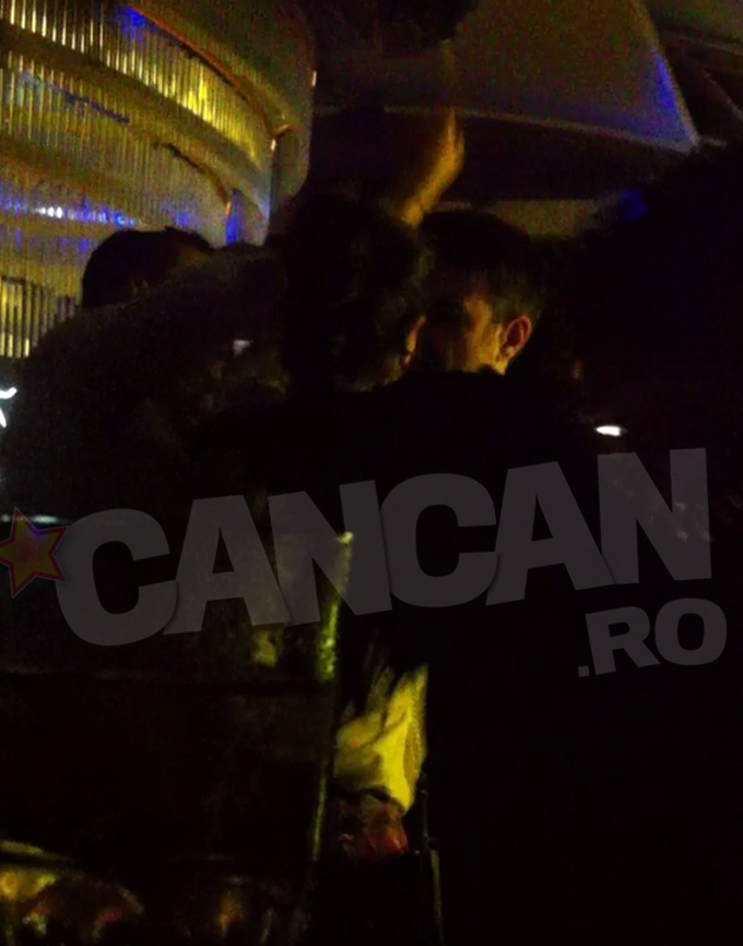 Cei doi pareau absorbiti unul de celalalt