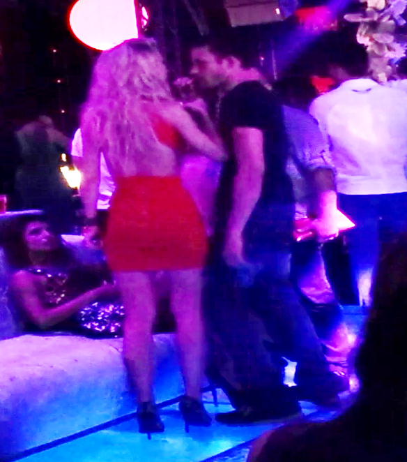 Americanul a baut din paharul Andreei