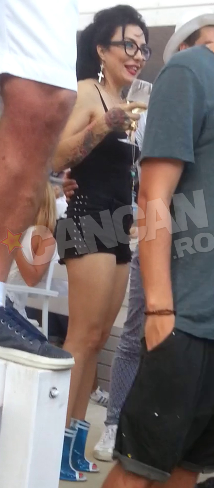 DJ Wanda si-a facut de cap intr-un club la malul marii