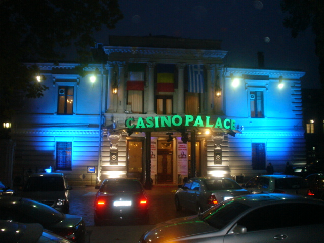 Batranii zonei spun ca uneori din zona cazinoului se simte un miros greu de pucioasa