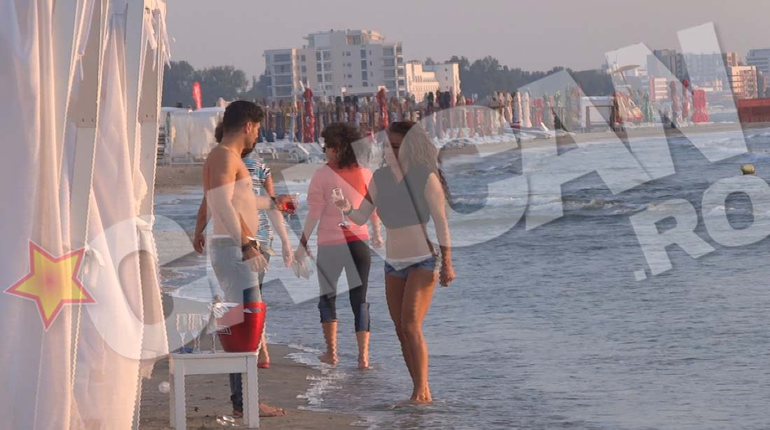 Varciu a cochetat pentru cateva minute cu Larisa Bercea, dansatoarea la bara de la Romanii au talent