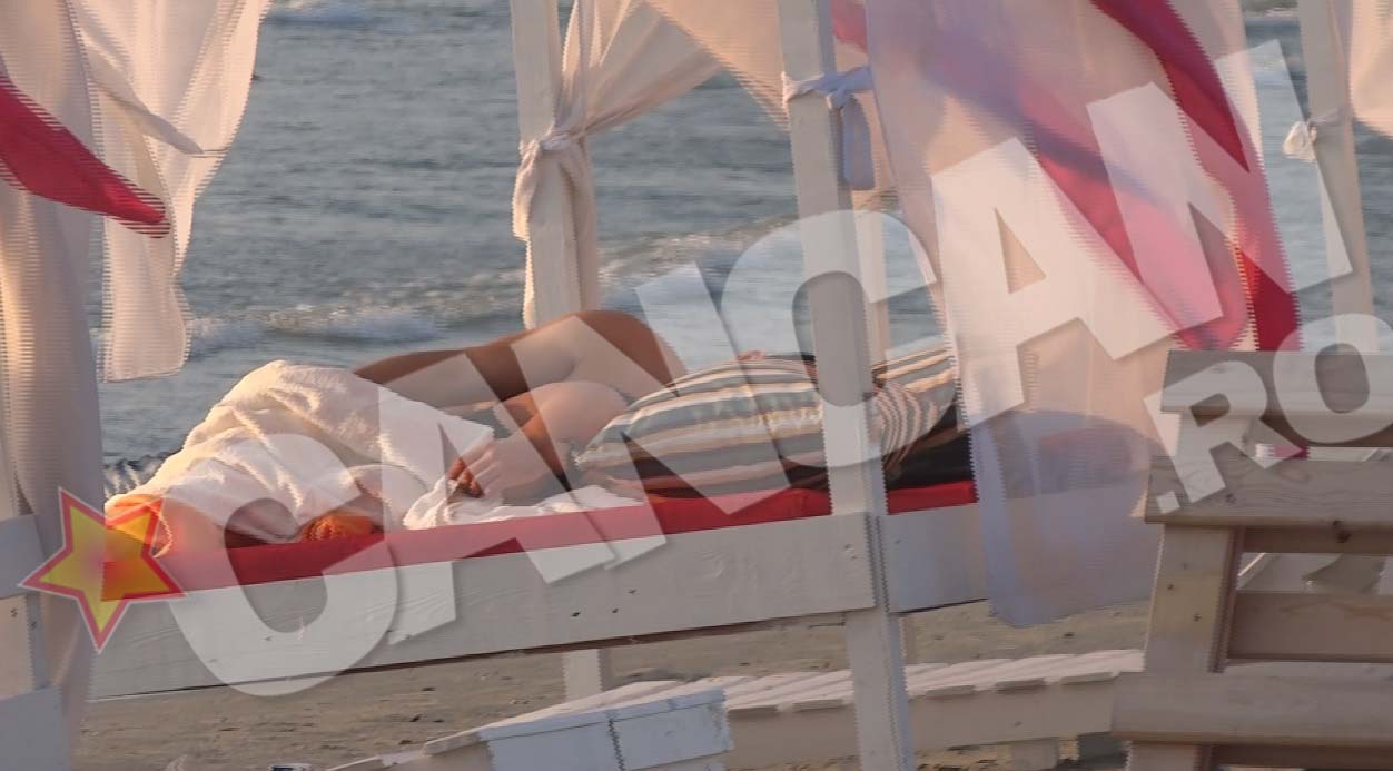 O ocazie de nerefuzat! Varciu a mangaiat-o pe blondina pe sub prosop