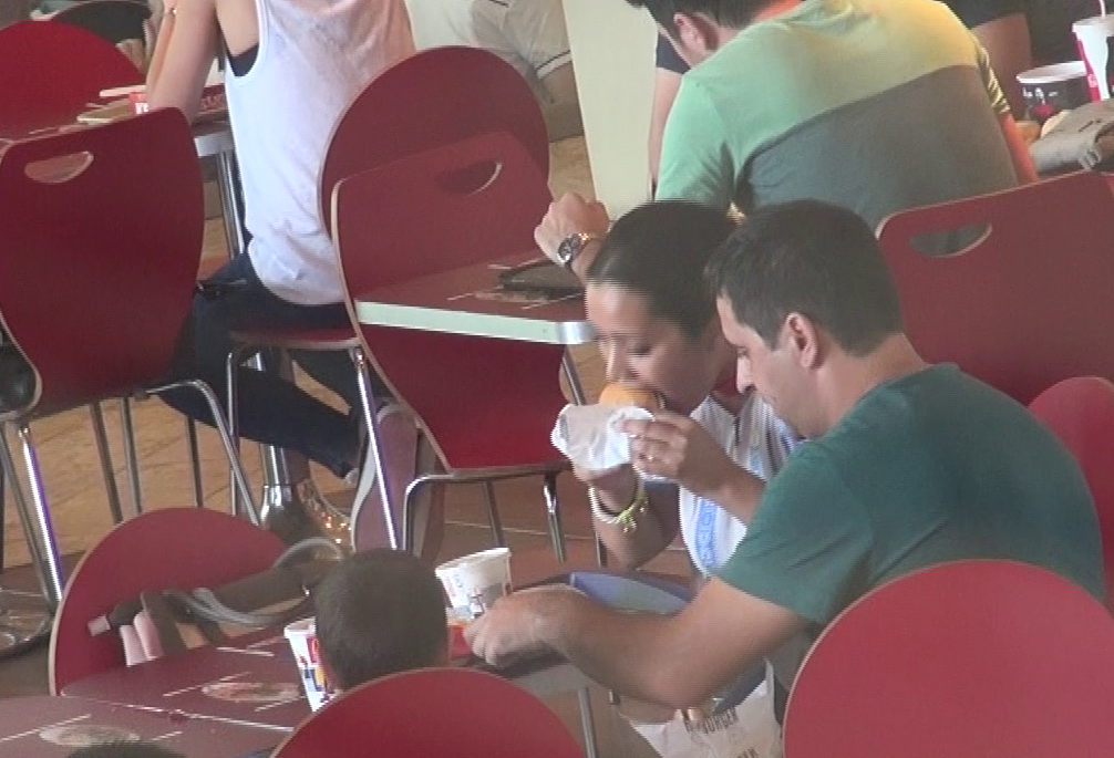 Castigatoarea de la MasterChef infuleca din hamburger cu pofta