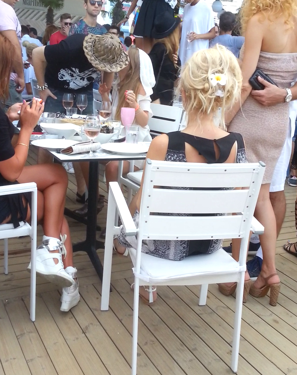 Milionarul isi saruta cu foc iubita