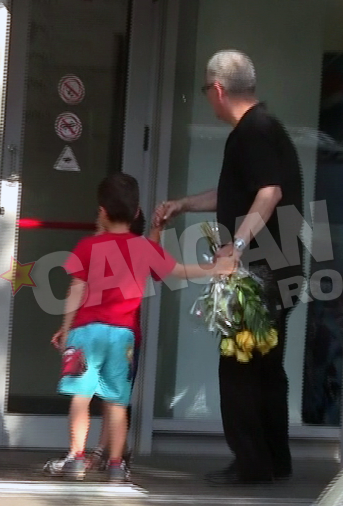Silviu Prigoana si-a dus copiii cu flori la mama lor la spital