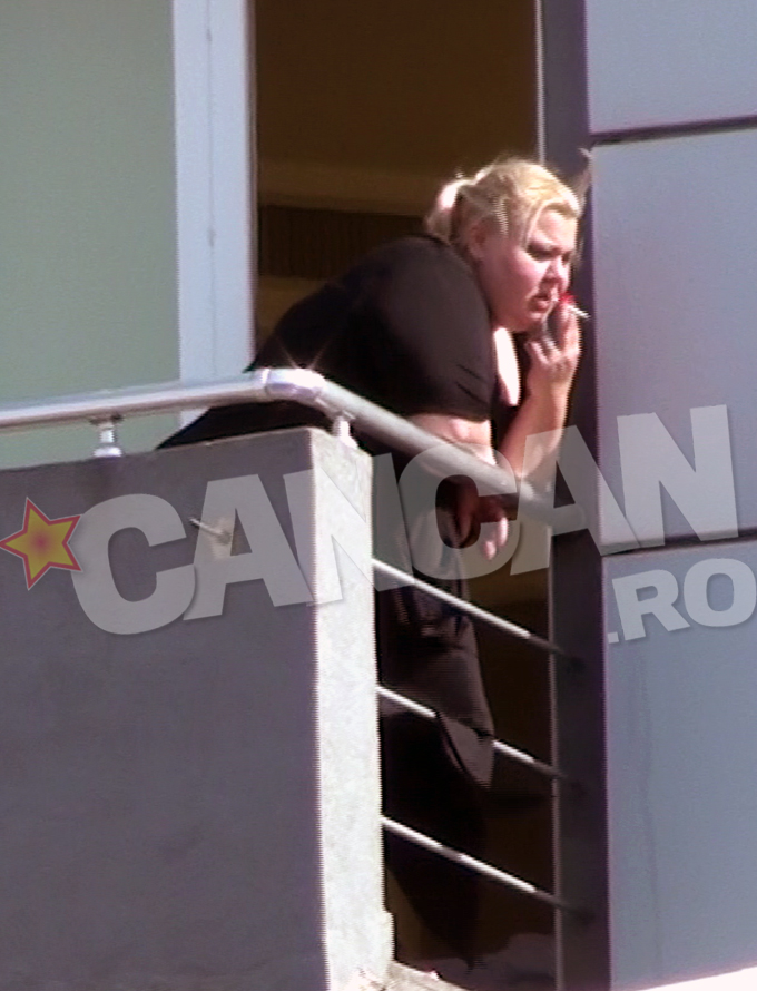 Pana sa vina Prigoana cu Eduard si Maximus, Camelia Enciu, prietena Adrianei, a stat alaturi de ea in rezerva