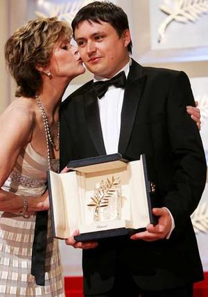 Cristian Mungiu a povestit intr-un interviu despre legenda carausilor de cadavre