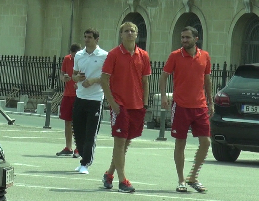 La scurt timp, fotbalsitii s-au intors in camere si s-au odihnit inaintea antrenamentului oficial