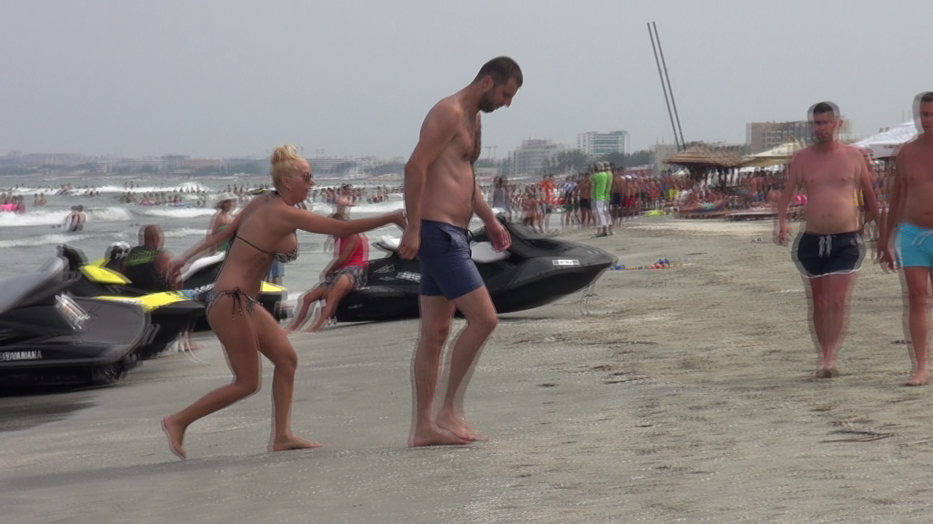 La iesirea din apa, Simona i-a dat iubitului o palma peste fund