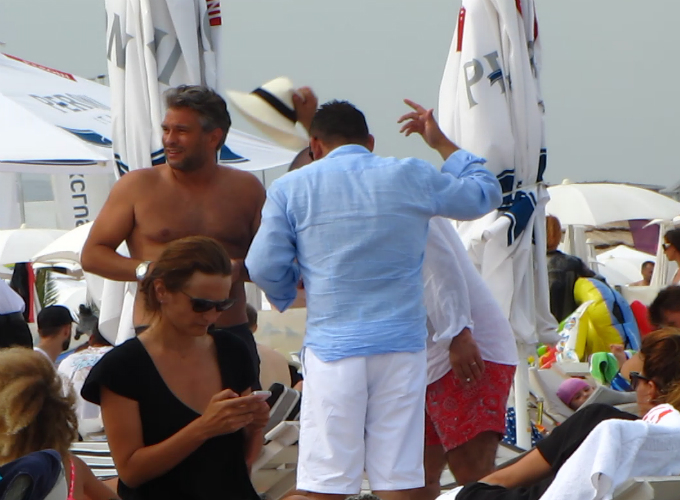 Ilie Dumitrescu povesteste pana il face pe un prieten sa dea cu palaria de pamant