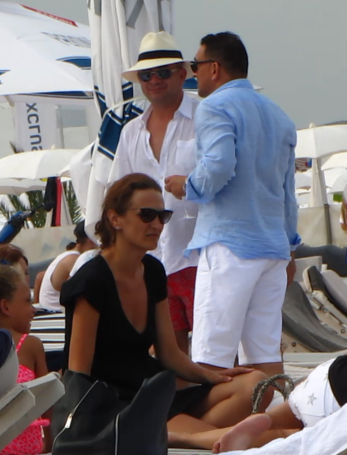 Ilie si prietenul sau. Prietenul sau cu palaria pe cap