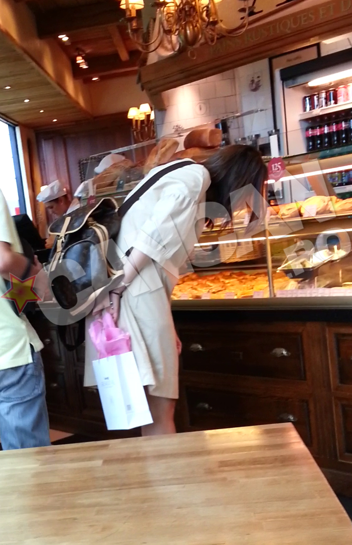 Prezentatoarea s-a gandit foarte mult pana cand si-a ales ce sa comande