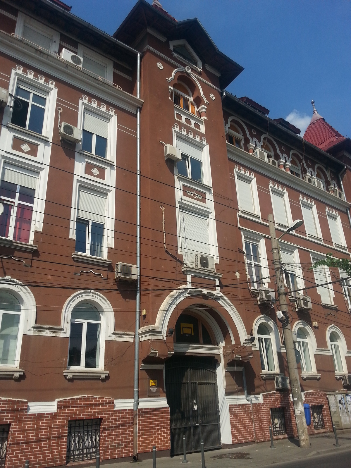 Legendele urbane spun ca imobilul UNATC 