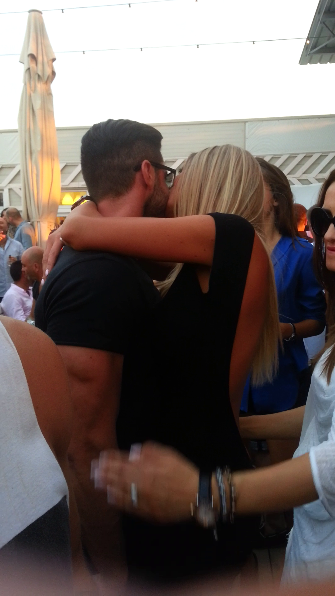 Bianca s-a adisat la mare ca o femeie indragostita pana peste urechi