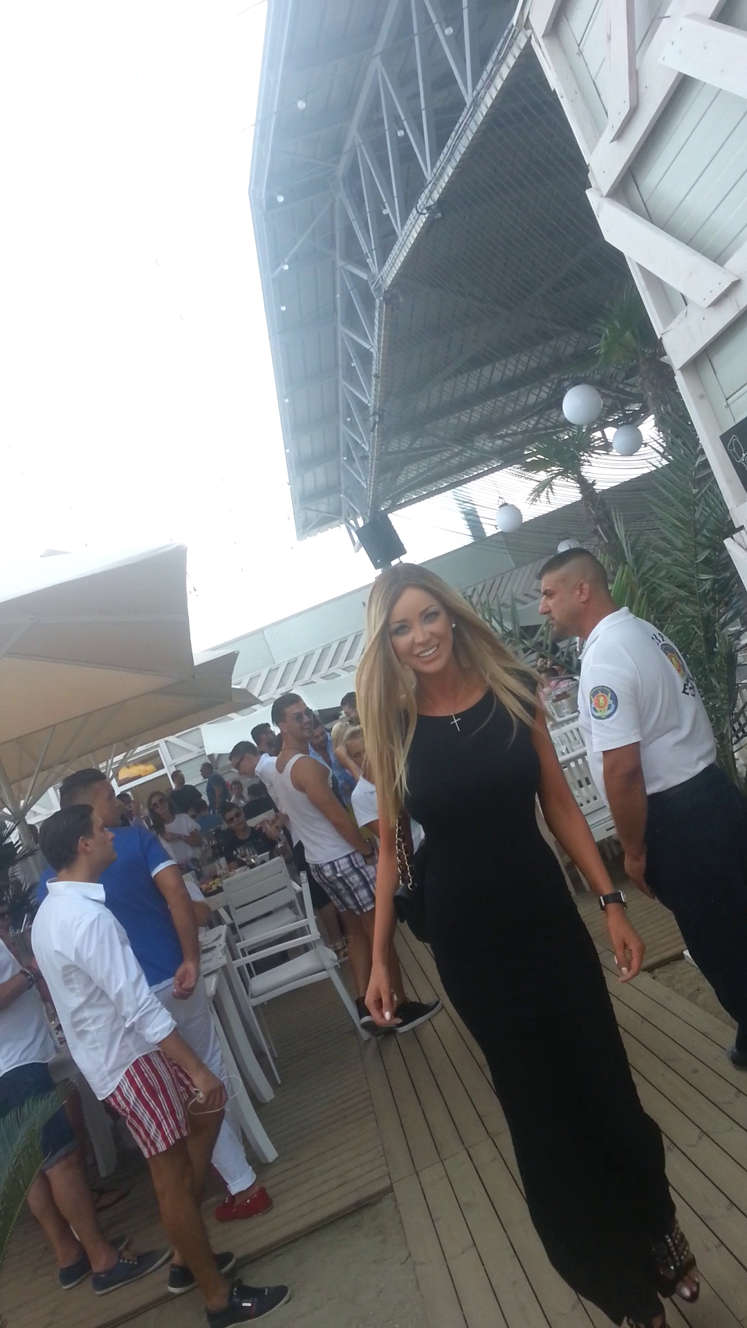 Bianca a fost toata, numai un zambet, la terasa