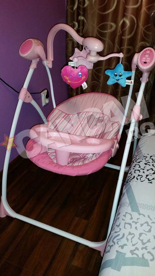 Fetita Madalinei si a lui Nicolae Guta are deja o multime de jucarii care o asteapta