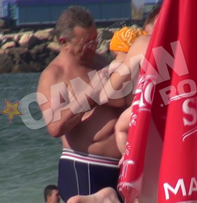 Deputatul s-a jucat mai mereu cu nepotelul sau, care se pare ca il iubeste foarte mult