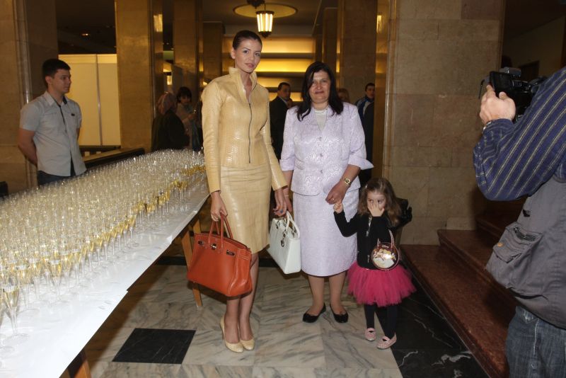 Surorile Gabor urmeaza sa organizeze parastasul mamei lor