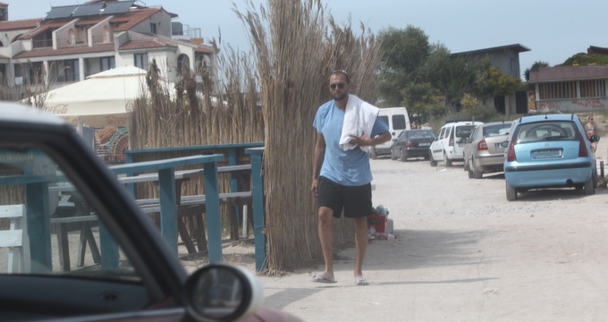 Oreste se plimba agale prin Vama