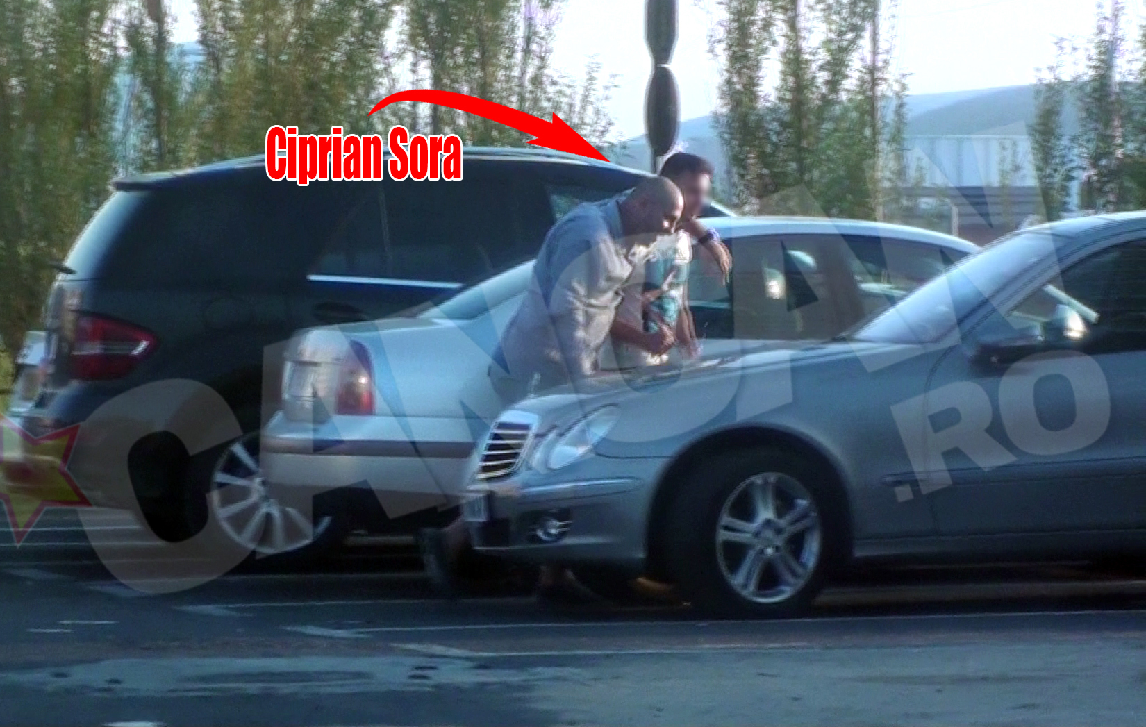 Un amic l-a ajutat sa se indrepte spre hotel