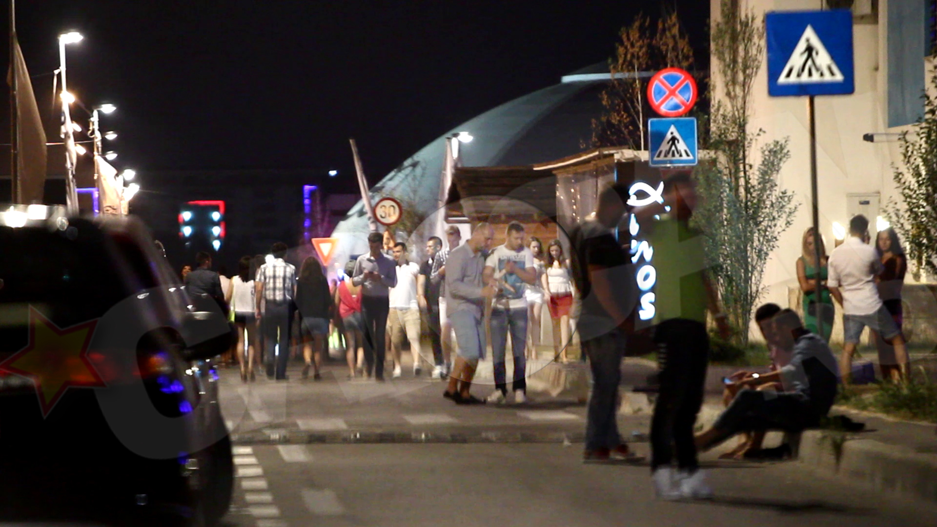 Sora si prietenul sau si-au facut cu greu loc printre ceilalti turisti