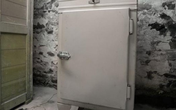 In frigiderul din apartamentul tanarului s-au gasit mai multe resturi de femei