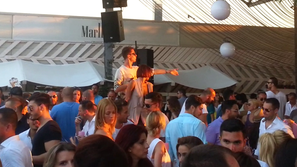 andreea popescu pe mese