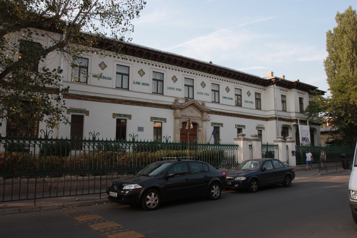 Legenda spune ca uneori obiectele din institutia de invatamant incep sa se miste singure