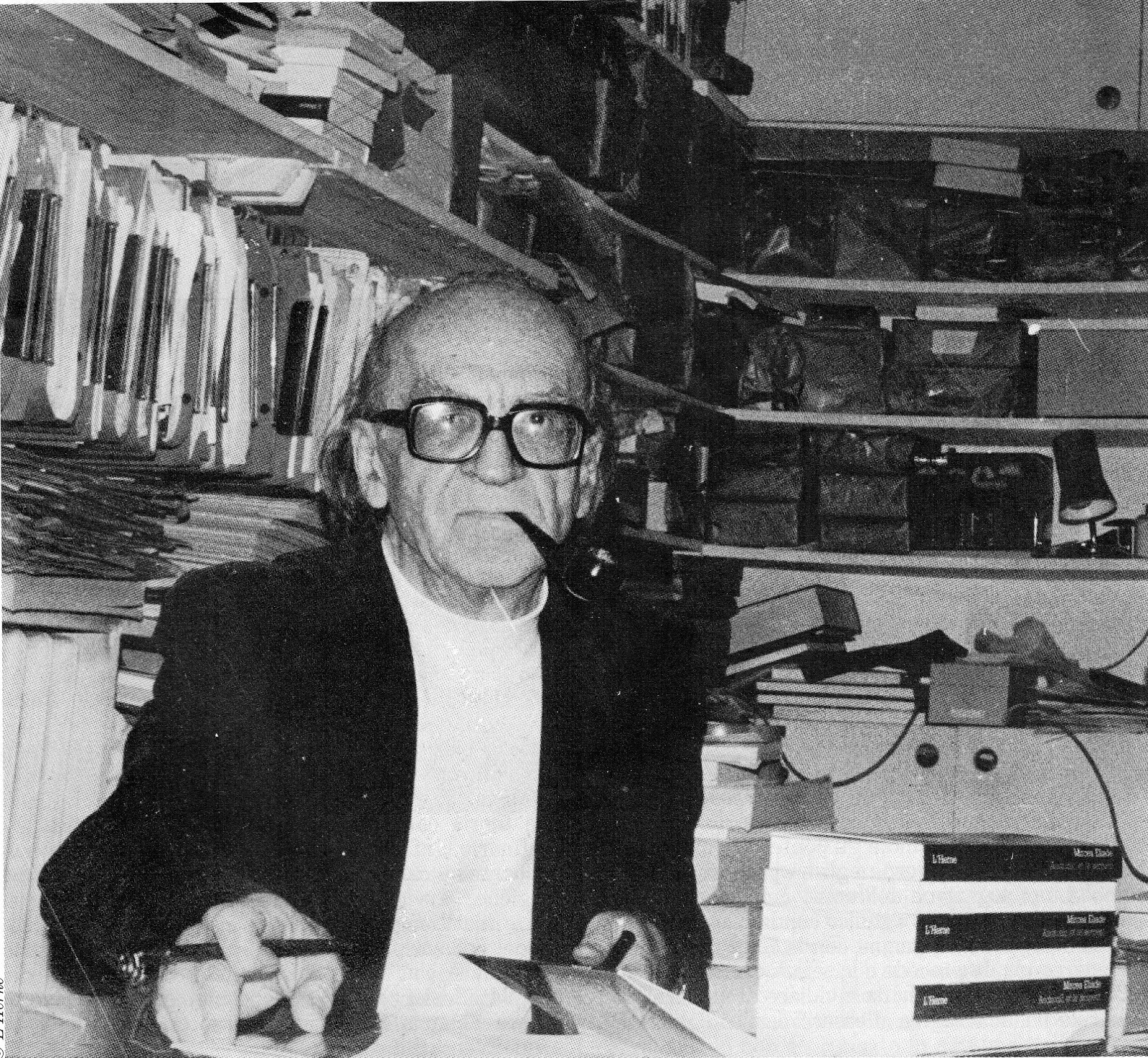 Se spune ca in respectiva casa a locuit o perioada si Mircea Eliade, iar fantoma a fost sursa inspiratiei pentru cateva nuvele fantastice