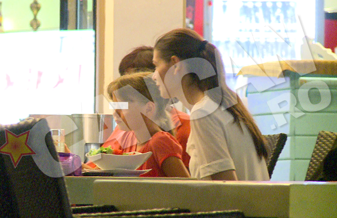 Imediat dupa ce a ajuns in Romania, Monica si-a dorit sa mearga la mare, pentru a o vedea pe fiica sa