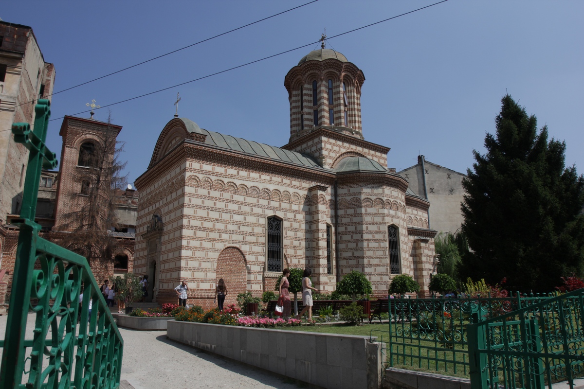 Biserica Sfantul Anton este la doi pasi de Hanul lui Manuc